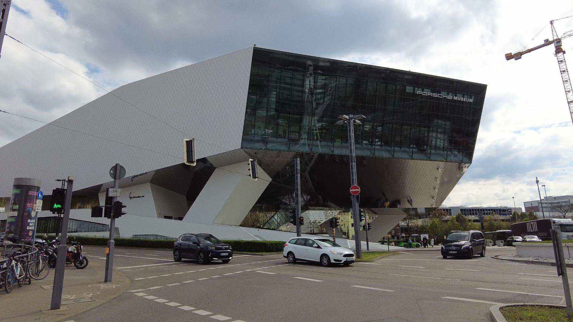 上海大馳參觀了工業(yè)文化與工廠現(xiàn)代科技融合的保時捷博物館