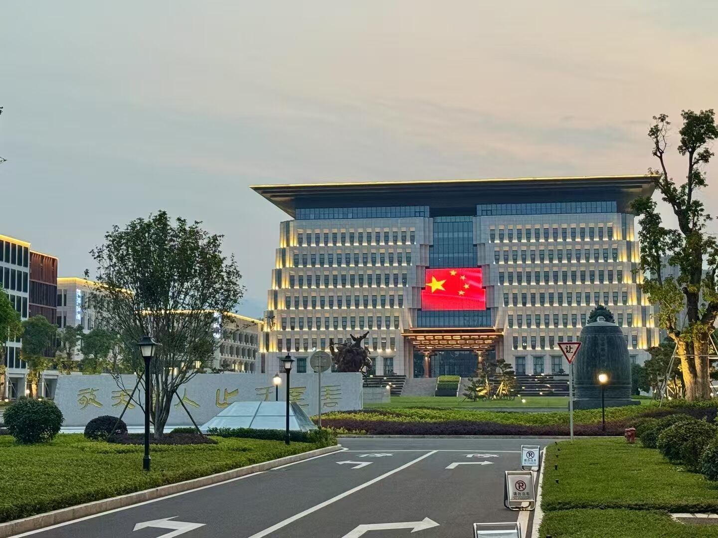 拜會(huì)曹德旺董事長(zhǎng)