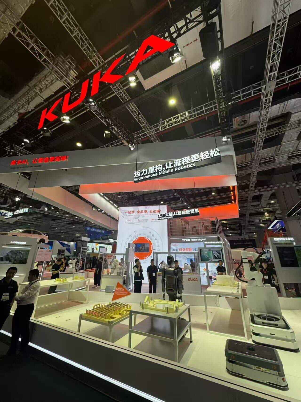 中國(guó)工博會(huì) Ai為工業(yè)帶來(lái)一個(gè)新的技術(shù)提升奇點(diǎn)。